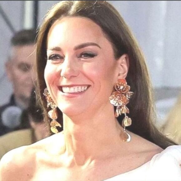 Coming Soon ZARA cascading flowers purple earrings - Picture 3 of 14